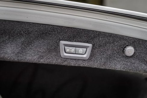 Used 2021 BMW 740i xDrive w/ M Sport Package image 12
