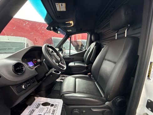 Used 2021 Mercedes-Benz Sprinter 2500 image 14