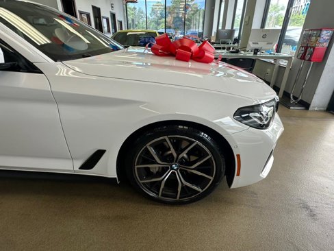 Used 2022 BMW 530i xDrive w/ Executive Package image 16