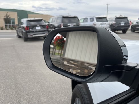 Used 2025 GMC Acadia Elevation image 23