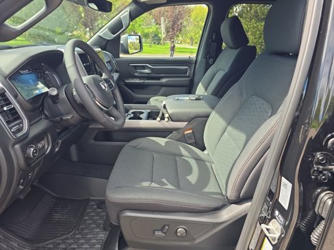 New 2026 RAM 1500 4x4 Crew Cab image 9