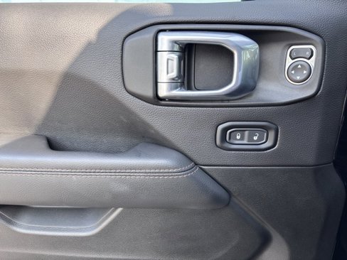 Used 2022 Jeep Wrangler Unlimited Rubicon image 17