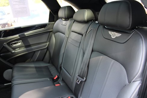 Used 2018 Bentley Bentayga image 38