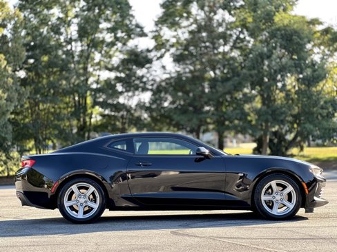 Used 2018 Chevrolet Camaro LT image 6