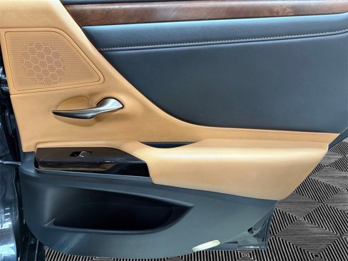 Used 2024 Lexus ES 300h image 18