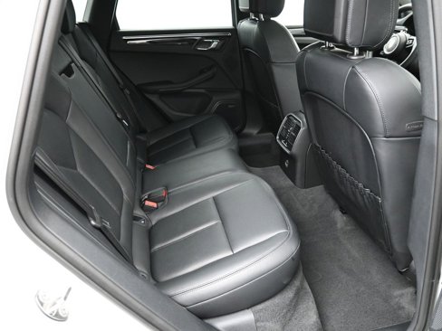 Certified 2025 Porsche Macan image 10