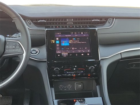 New 2025 Jeep Grand Cherokee Altitude image 10