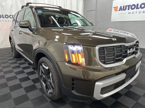 Used 2025 Kia Telluride S image 2