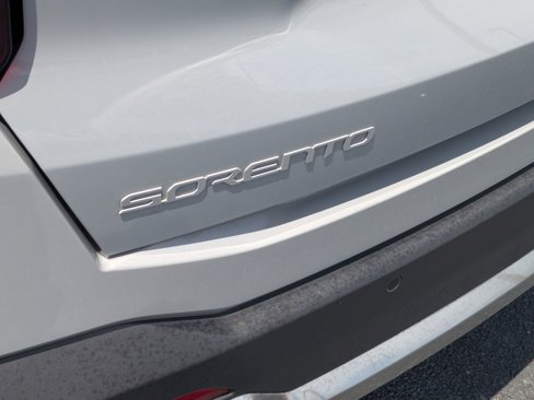 Used 2025 Kia Sorento S image 29