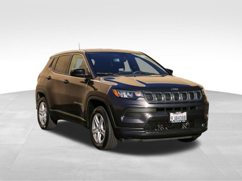 Used 2023 Jeep Compass Sport image 2