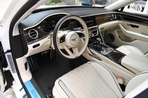 New 2026 Bentley Flying Spur Azure image 15