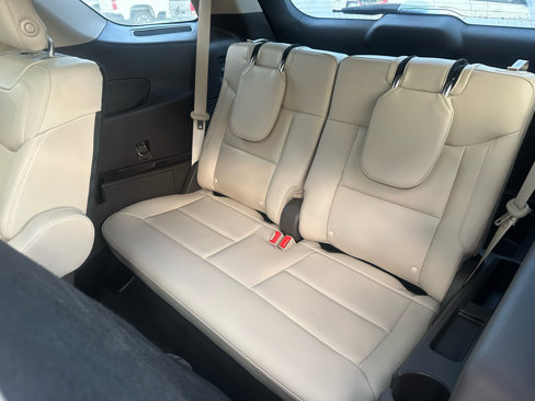 Used 2020 Ford Explorer Platinum w/ Premium Technology Package image 13