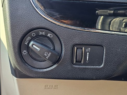 Used 2017 Dodge Grand Caravan SXT image 14