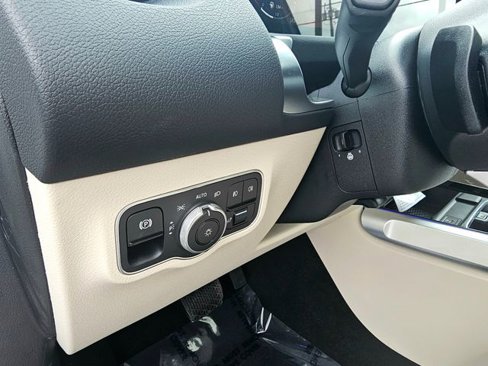 New 2026 Mercedes-Benz GLB 250 4MATIC image 16