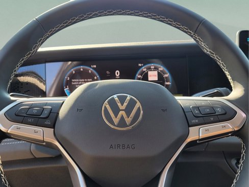 New 2025 Volkswagen Tiguan SE image 17