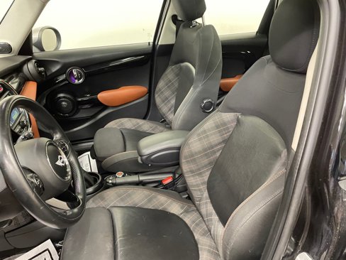 Used 2017 MINI Cooper 4-Door Hardtop image 5