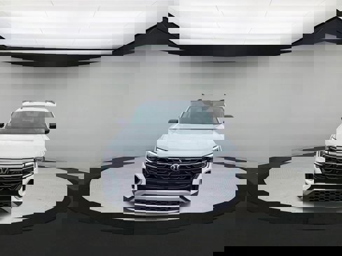 Used 2025 Volkswagen Atlas Peak Edition SE image 3