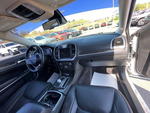 Used 2018 Chrysler 300 Limited w/ Safetytec Plus Group image 11