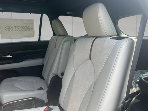 New 2025 Toyota Grand Highlander AWD Hybrid image 16