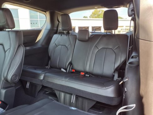 New 2026 Chrysler Pacifica Select image 6