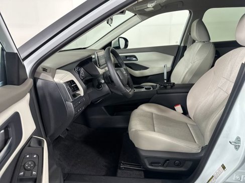 Certified 2025 Nissan Rogue SV image 11