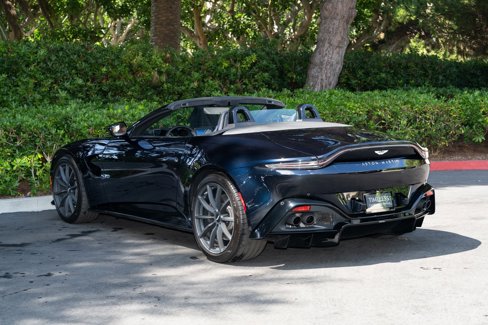Used 2023 Aston Martin V8 Vantage Roadster image 4