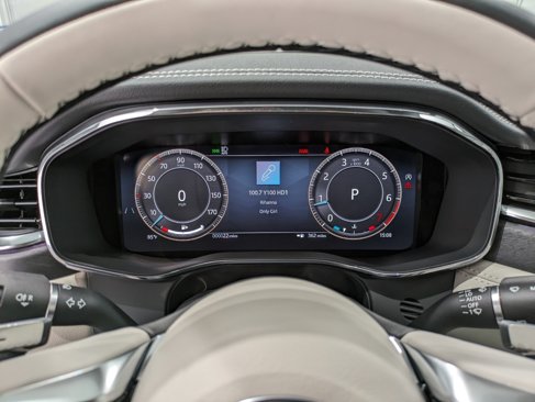 Used 2025 Jaguar F-PACE R-Dynamic S image 16