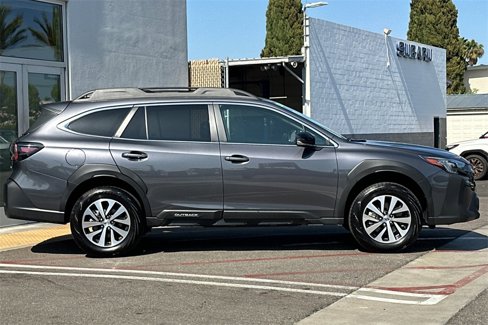 Used 2024 Subaru Outback Premium image 3