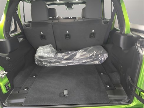 Used 2025 Jeep Wrangler Sport S image 31
