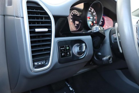 Used 2021 Porsche Cayenne image 38