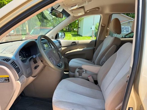 Used 2011 Kia Sedona LX image 7