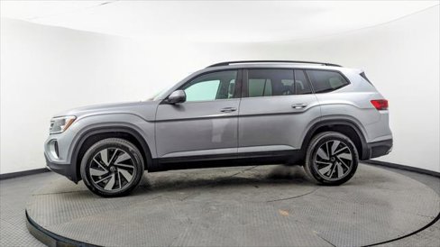 Used 2025 Volkswagen Atlas SE image 3