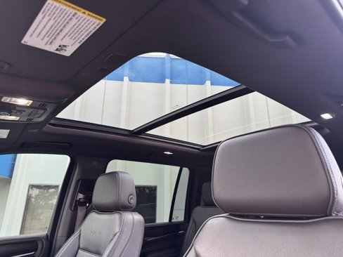 Used 2022 GMC Yukon XL Denali image 18