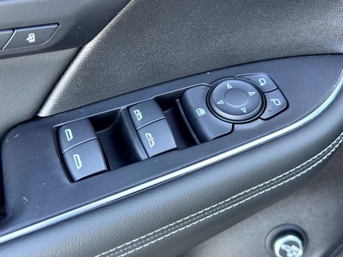 Used 2023 Buick Envision Avenir image 18