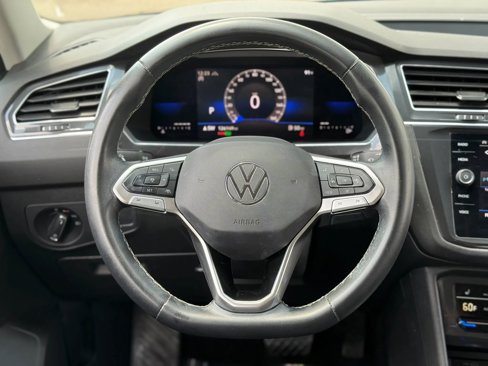 Used 2022 Volkswagen Tiguan SE image 17