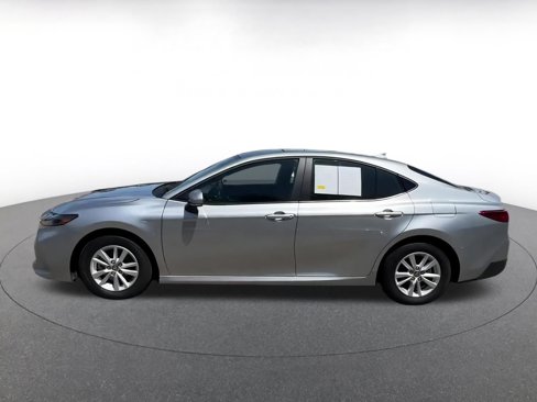 Used 2025 Toyota Camry LE image 9