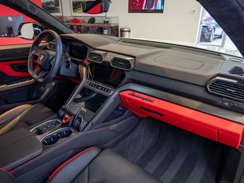 Used 2023 Lamborghini Urus S image 21