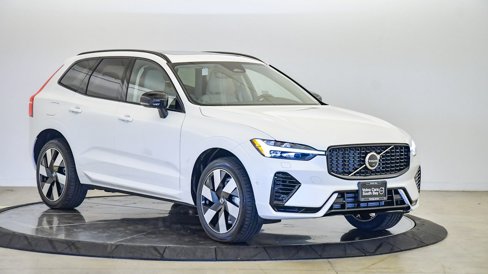 Certified 2025 Volvo XC60 T8 Plus w/ Protection Package Premier image 6