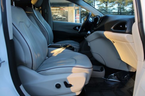 Used 2020 Chrysler Pacifica Limited image 6