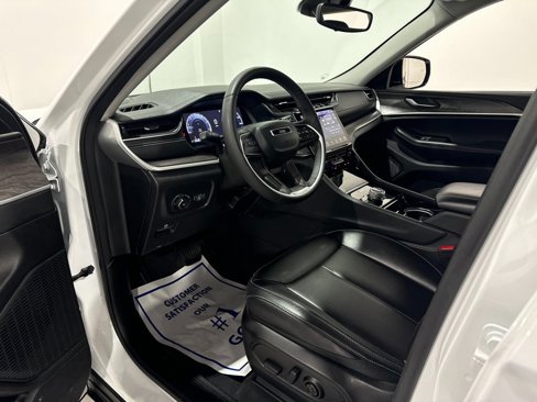 Used 2023 Jeep Grand Cherokee L Limited image 16