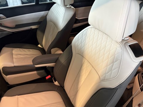 New 2026 BMW X7 M60i image 10
