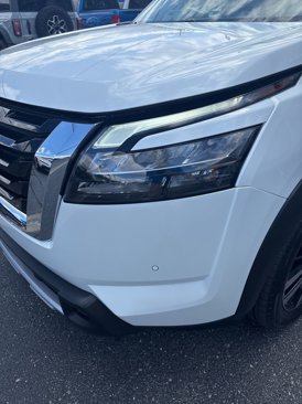 Used 2025 Nissan Pathfinder Platinum image 16