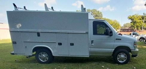 Used 2017 Ford E-350 and Econoline 350 Super Duty image 2