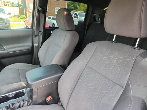 Used 2018 Toyota Tacoma TRD Off-Road image 14