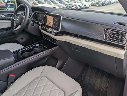 Used 2025 Volkswagen Atlas Cross Sport SEL Premium R-Line image 32