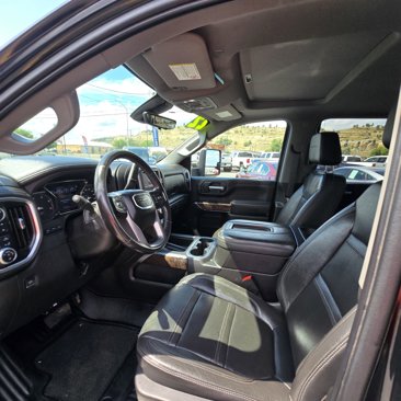 Used 2022 GMC Sierra 3500 Denali w/ Denali Black Diamond Edition image 10