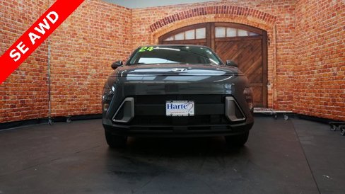 Used 2024 Hyundai Kona SE image 2