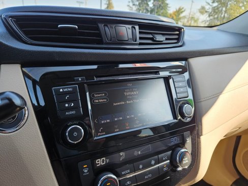 Used 2020 Nissan Rogue SV image 19