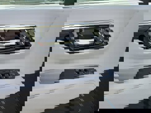 New 2025 Chevrolet Suburban Premier image 22