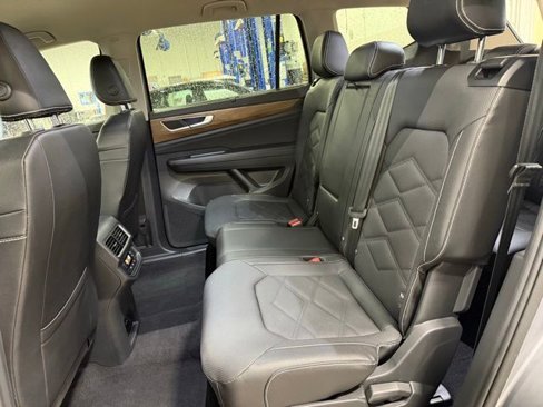 Certified 2025 Volkswagen Atlas SE image 24
